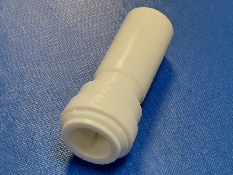 AKW Push-Fit Reducer 22mm M to 15mm F (25195)