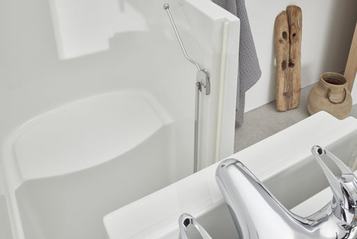 Access Oregon walk in bath with seat and door open